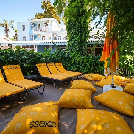 Temple מלון
